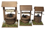 Brunnen mit Holzdach und Eimer, klein